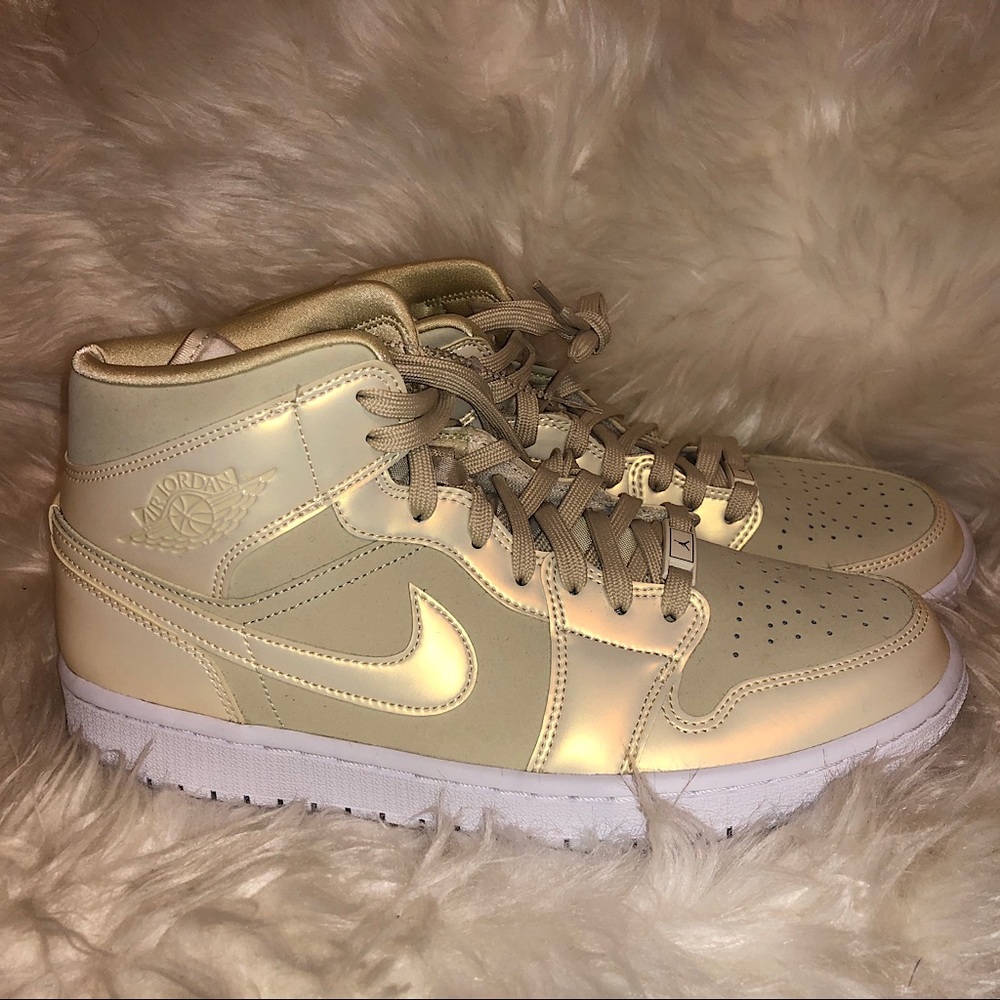 NWOT Jordan 1 Mid Goose Feather Yellow